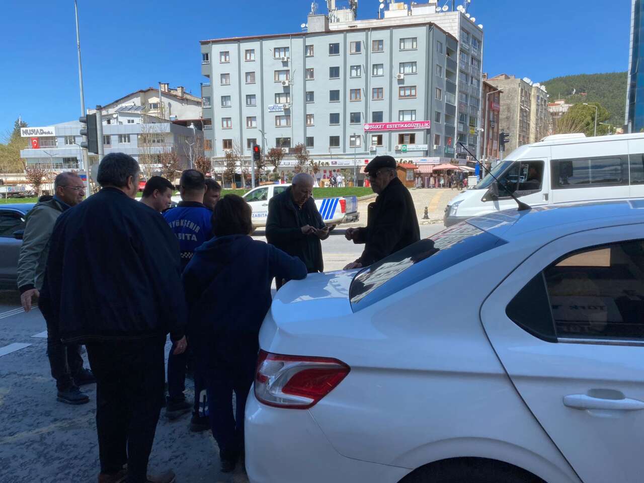 Menteşe’de Korkutan Kaza Araç Yandan Darbe Aldı 4